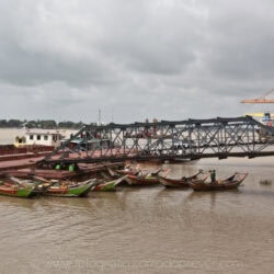 Myanmar ex Birmania, Yangon, vista del lungofiume.