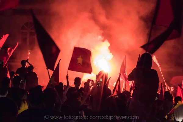 Vietnam, Hanoi, serata durante la vittoria della nazionale di calcio.