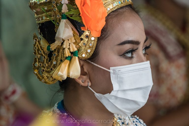 Danza e devozione nel cuore di Bangkok.
