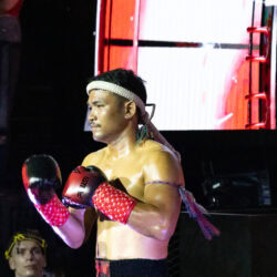 Mardsing, thailandese, all'angolo prima dell'incontro dei 63 kg contro l'ucraino Erik Husiev.