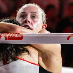 Mia Skeer stringe Florencia Greco contro le corde nell'incontro dei 53 kg.